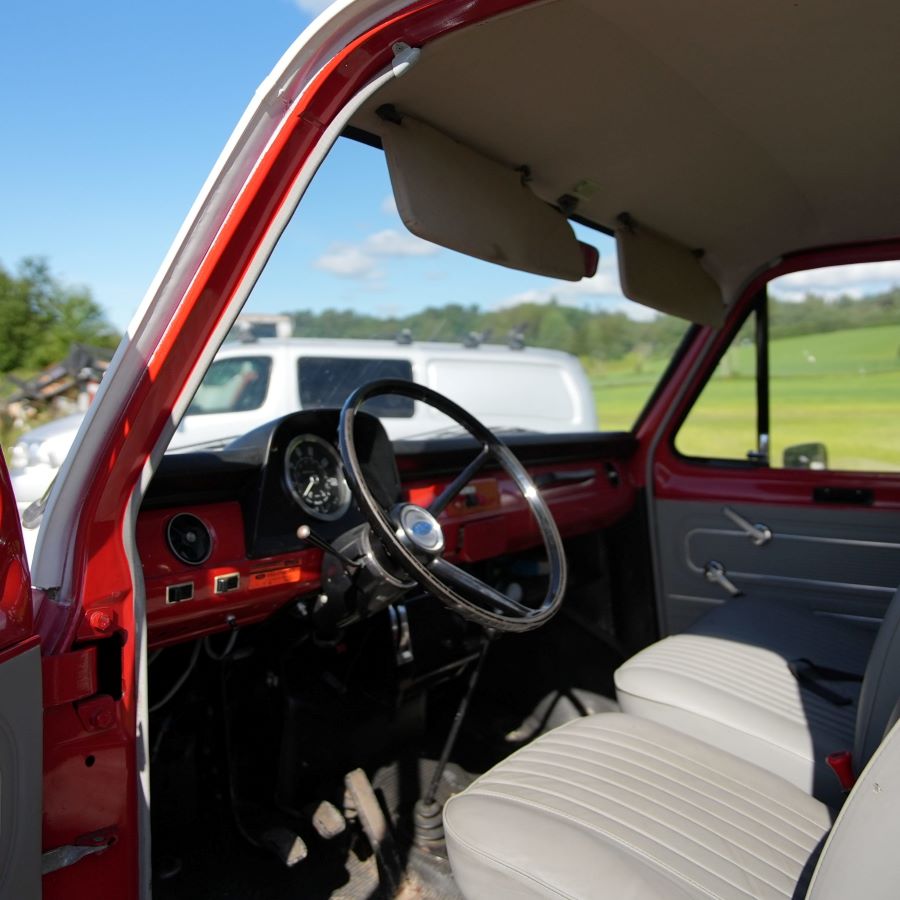 Bilde av eldre Transit varebil interiør