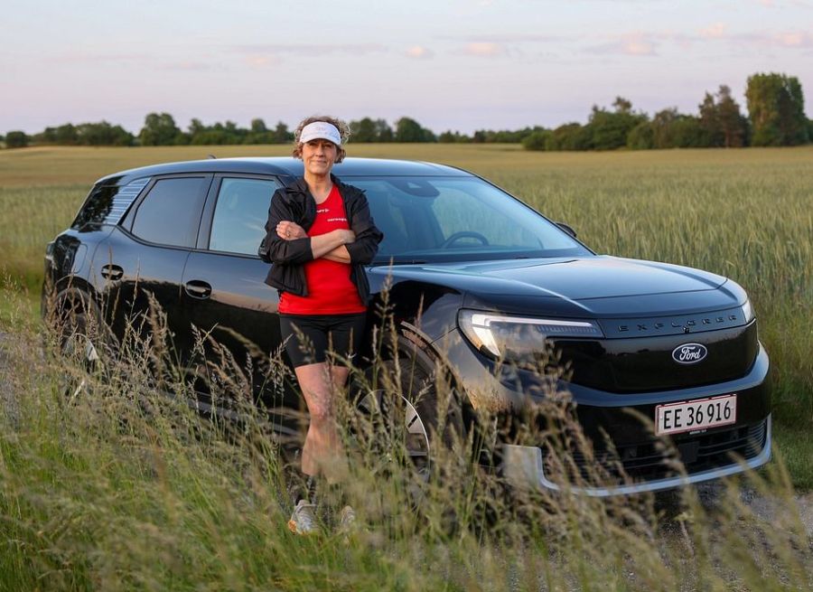 Rikke Rask Mylius og sin Ford Explorer