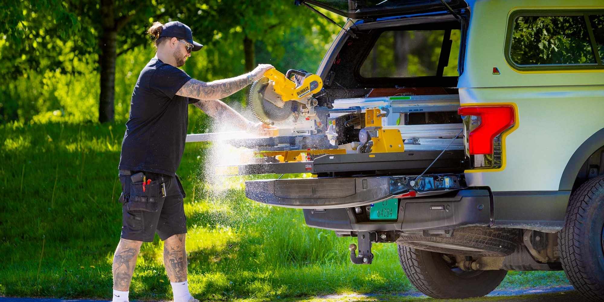 Mads Clemmetsen jobber på F-150 Lightning
