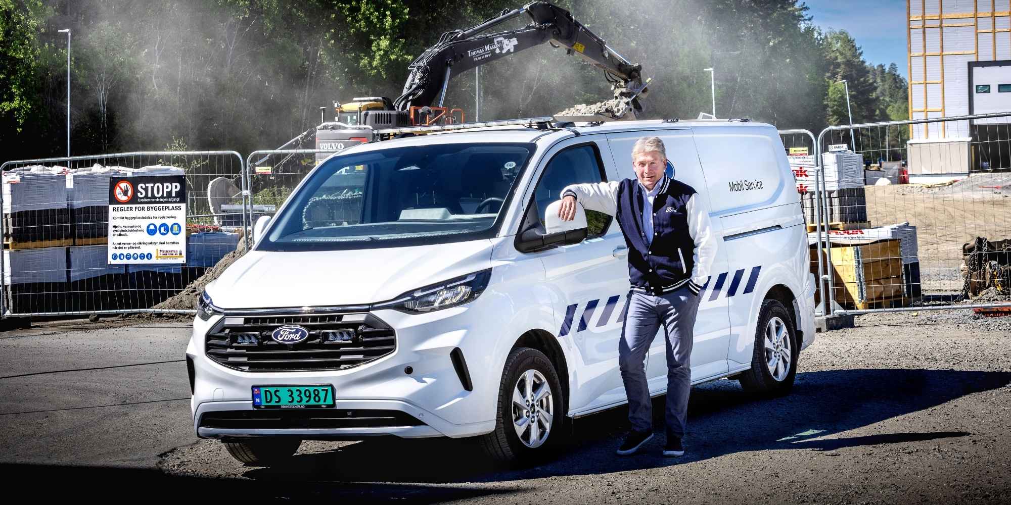 Fords servicemarkedsdirektør Hans Petter Tveten ved Transit Custom Mobil service varebil