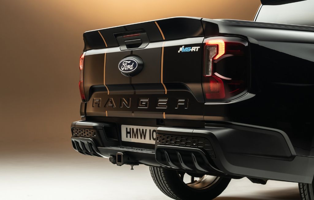 Bakparti på Ford Ranger MS-RT med sportslig støtfanger, eksosdetaljer og MS-RT-design