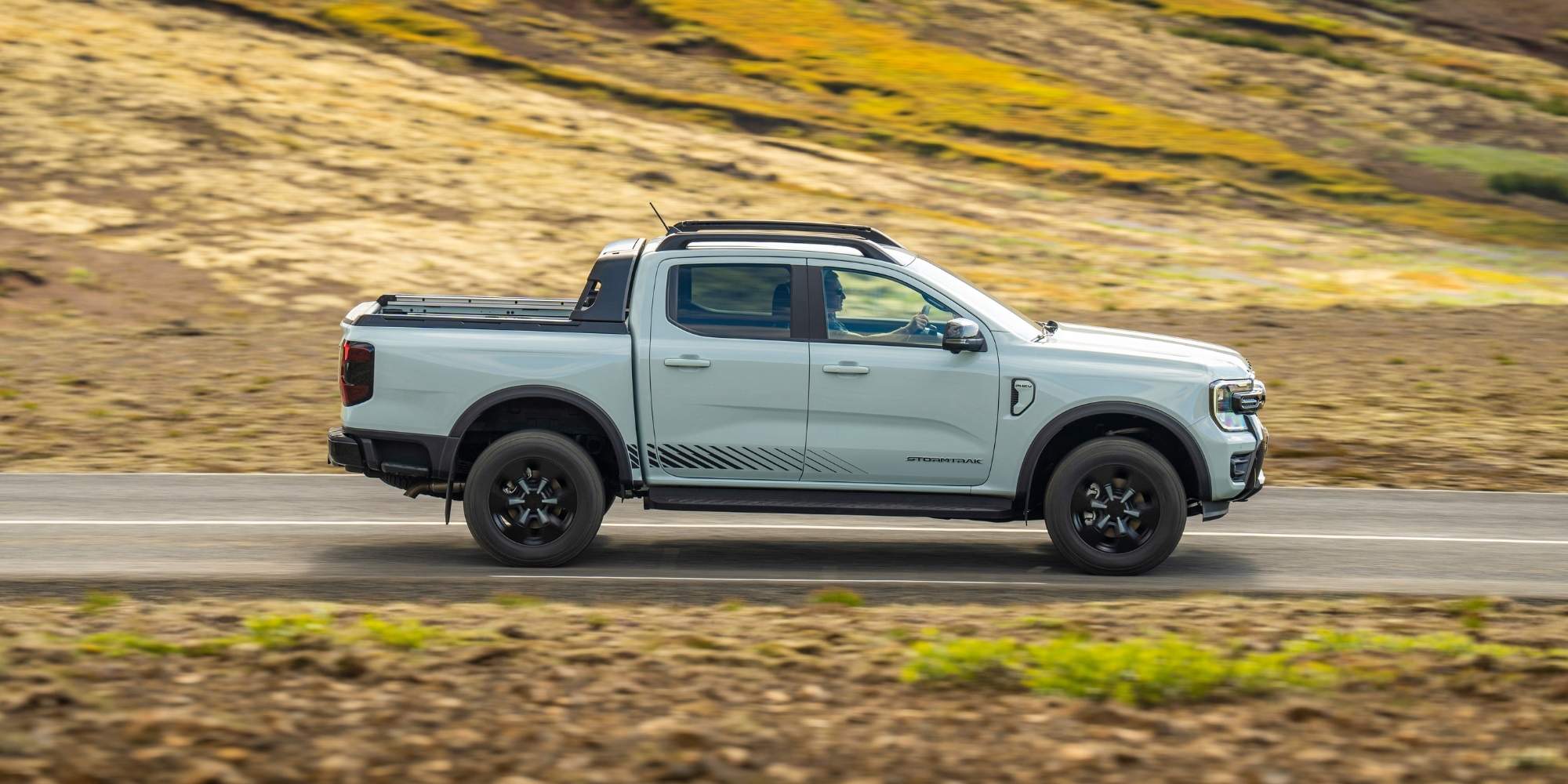Ranger ladbar hybrid fra siden