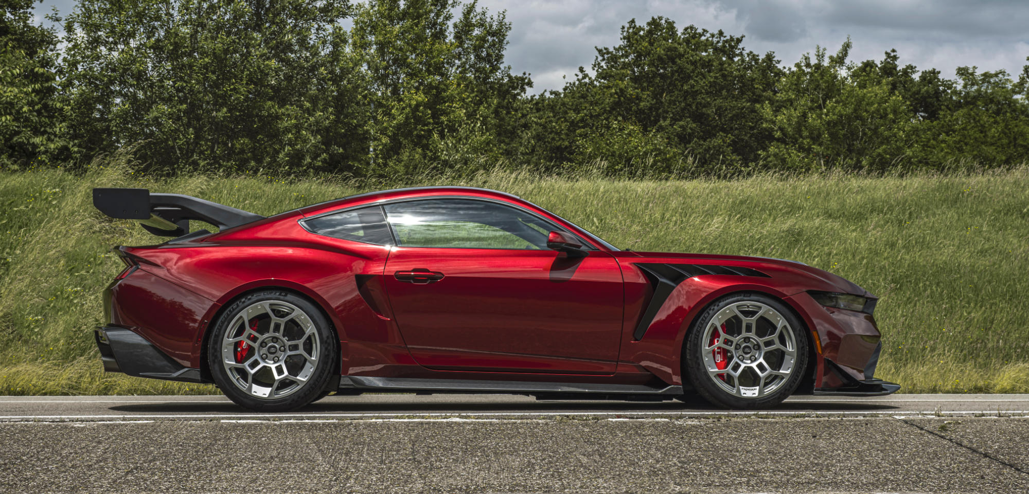 Ford Mustang GTD fra siden