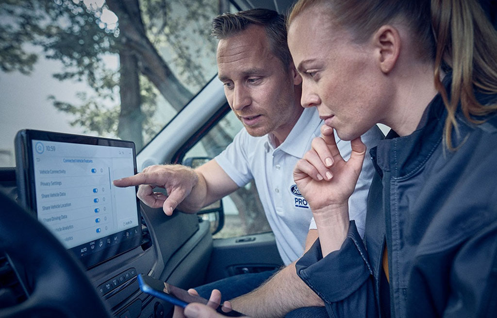 Skjerm i Ford varebil