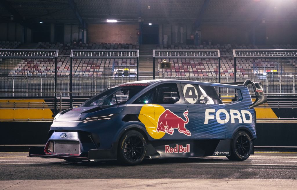 E-Transit Supervan på racingbane