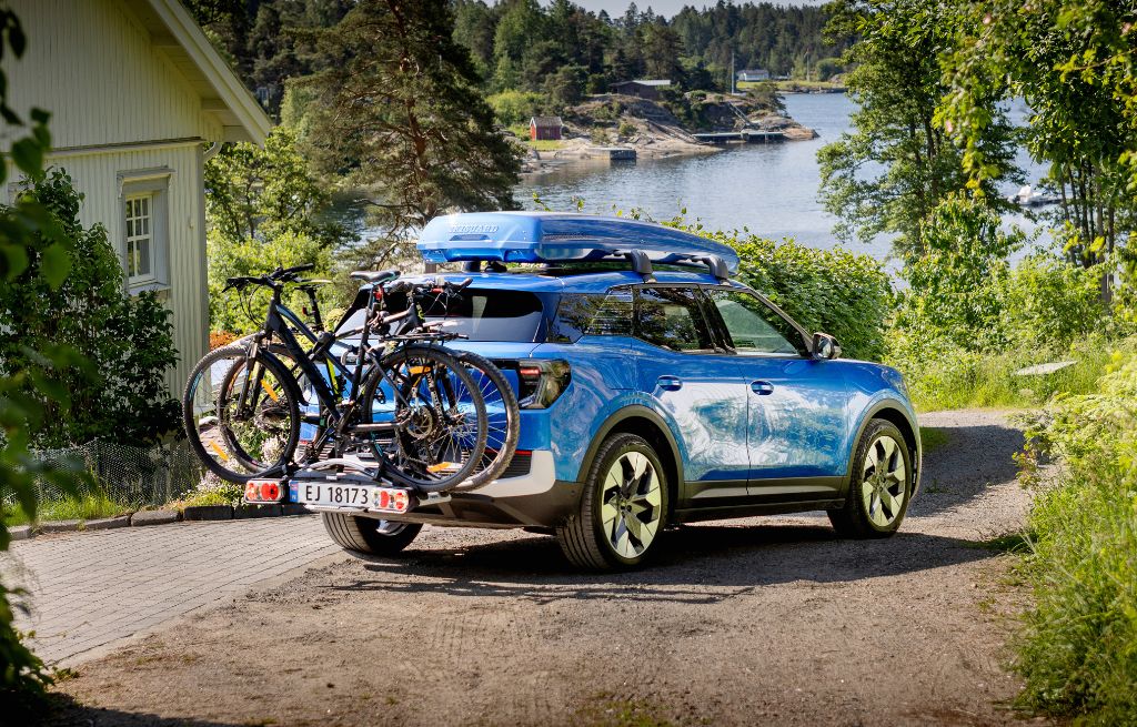 Ford Explorer elektrisk SUV med sykler hengende bak