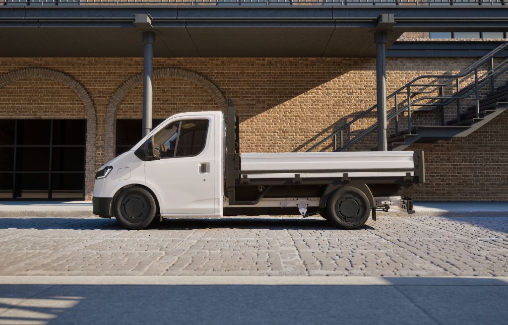 Transit City chassis cab i hvit fra siden