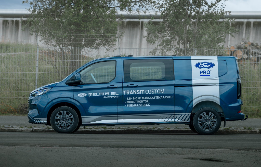 Ford Transit Custom fra siden med Melhus Bil logo