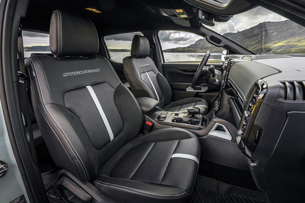 Ranger Stormtrak – wnętrze