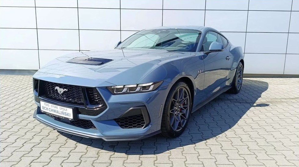 FORD MUSTANG