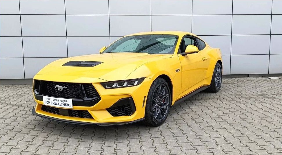 FORD MUSTANG
