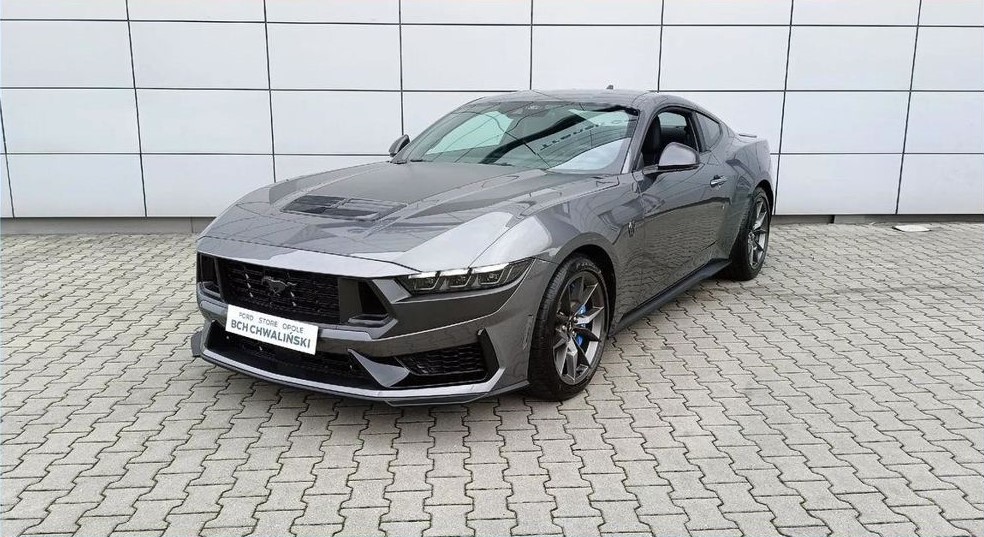 FORD MUSTANG