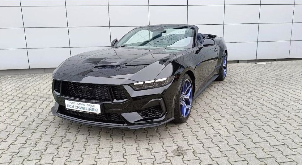 FORD MUSTANG