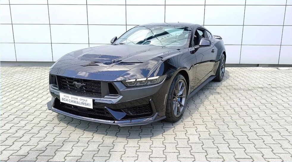 FORD MUSTANG