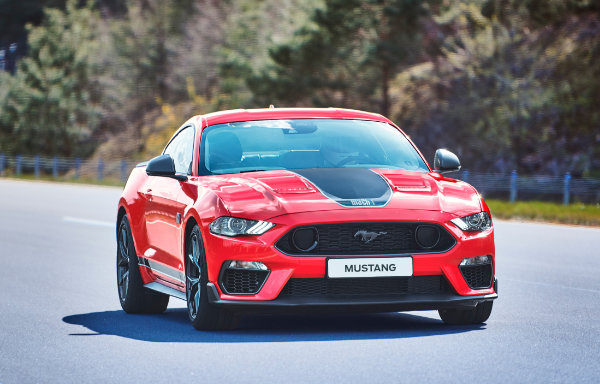 Mustang Mach 1 - przód