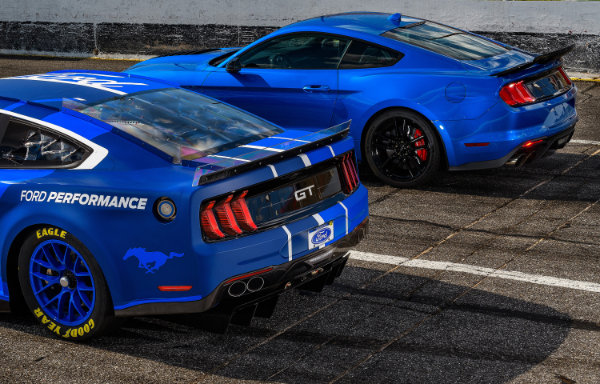 Ford Mustang - tylne światła