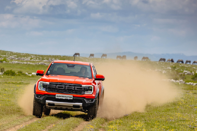 Ford Raptor Ranger w terenie