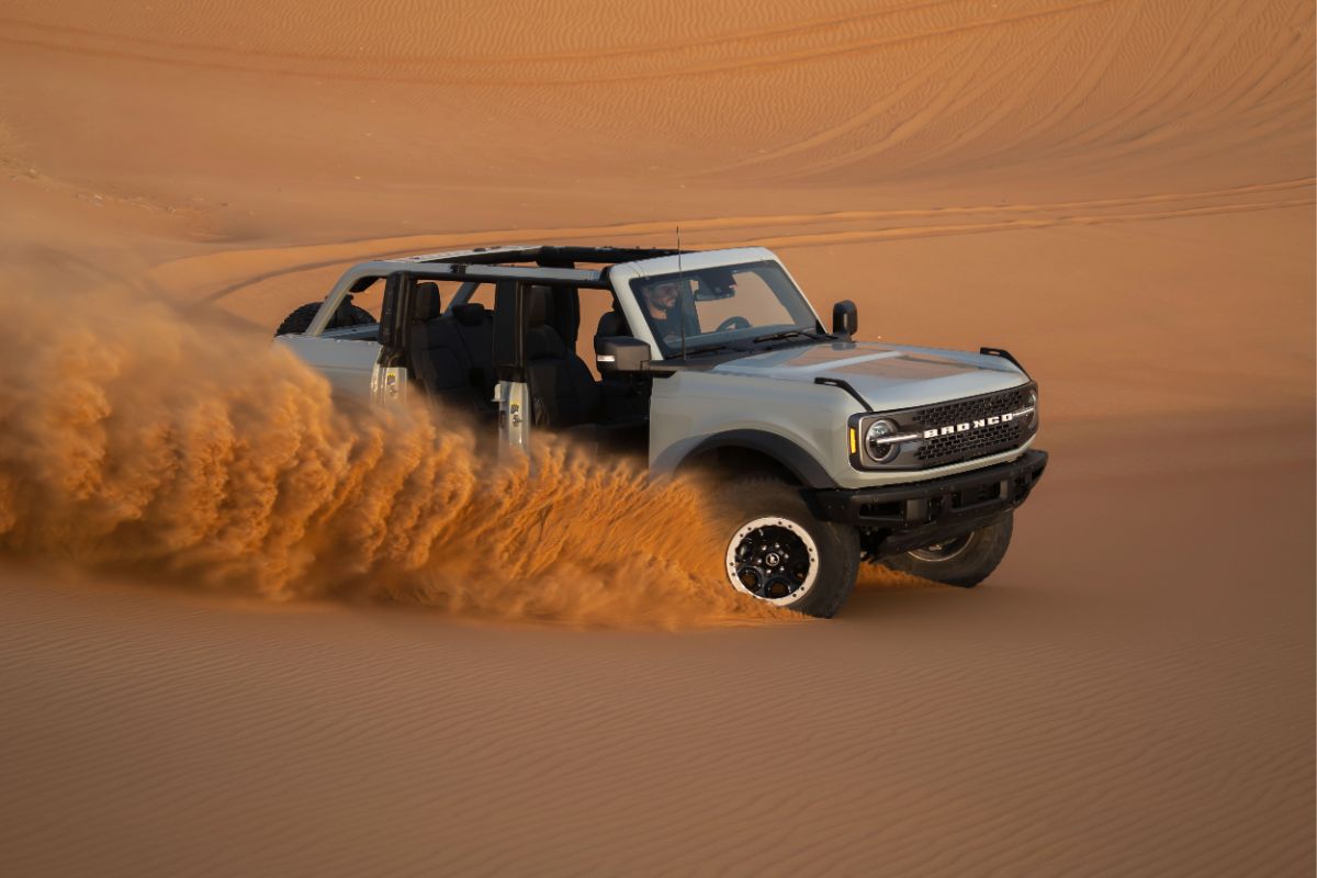 Ford Bronco na pustyni