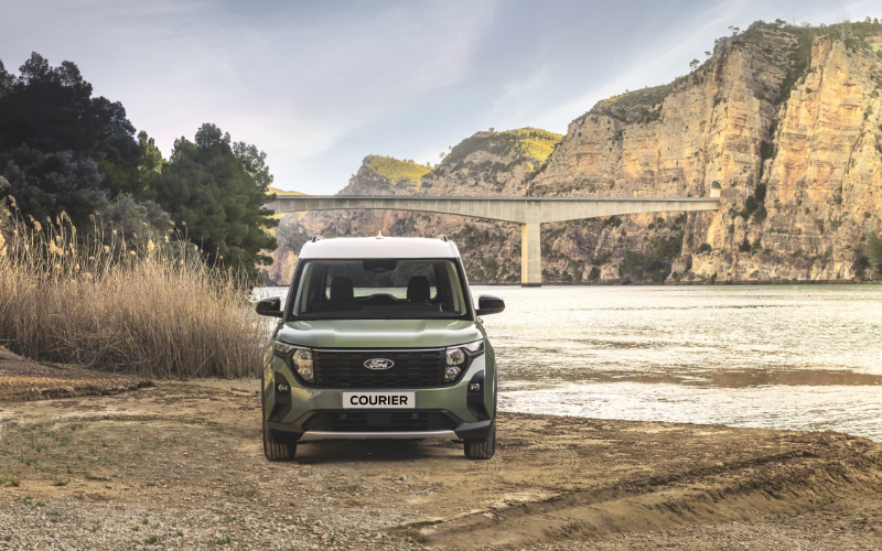 Ford E-Tourneo Courier - Front