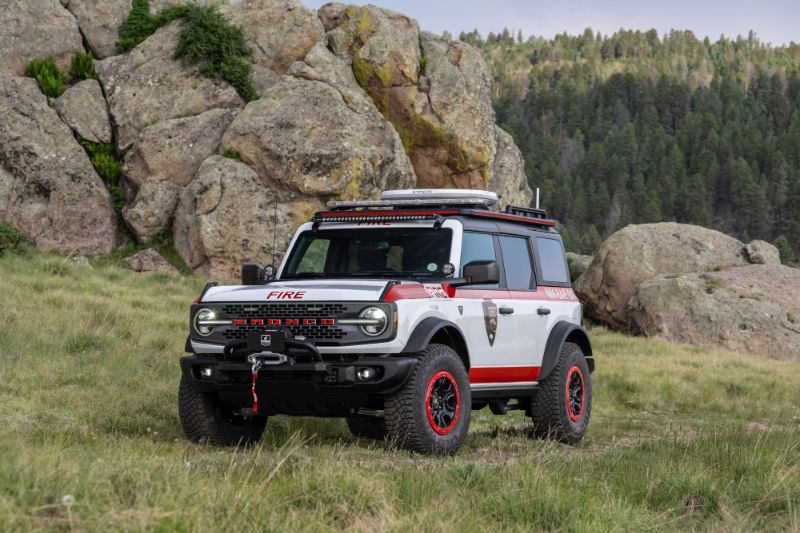 Ford Bronco - front