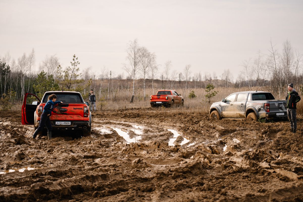 Testy Forda Ranger Raptor w terenie - ciężkie warunki