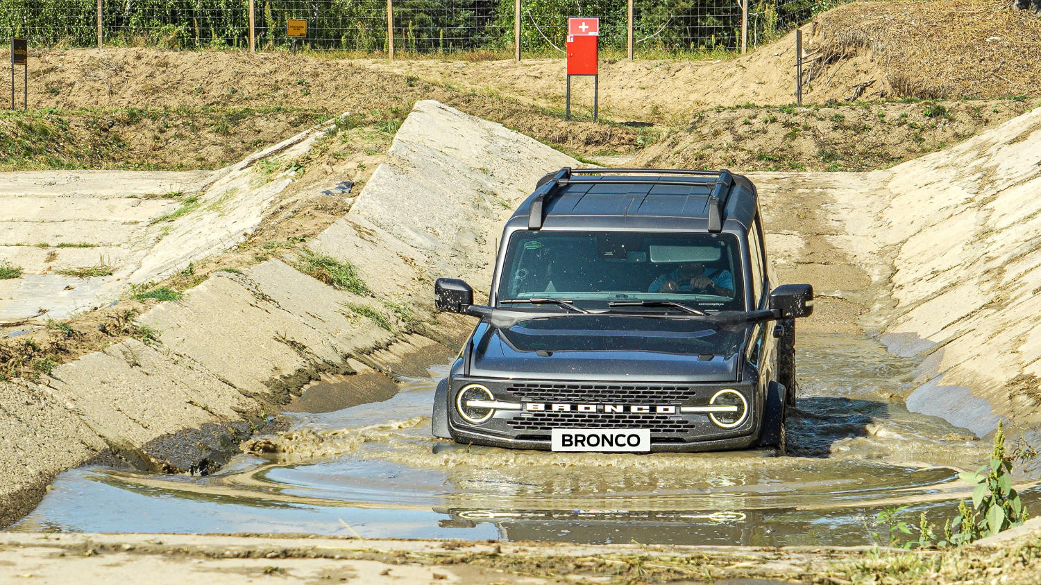 Czarny Ford Bronco