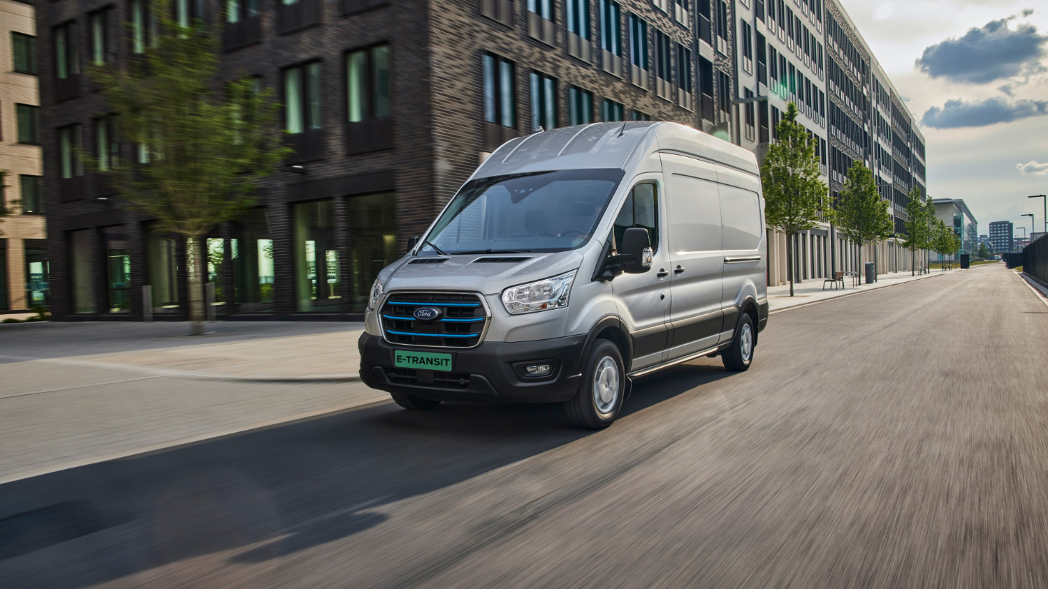 Ford E-Transit w mieście