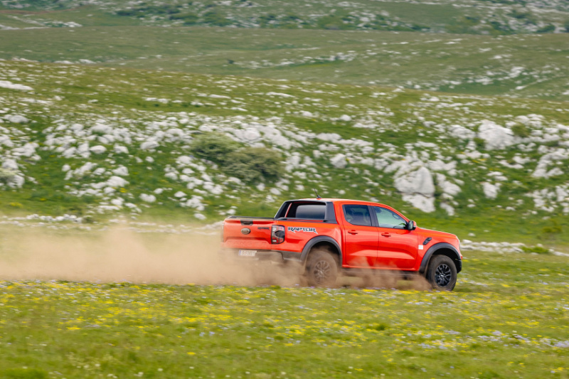 Ford Raptor Ranger w terenie