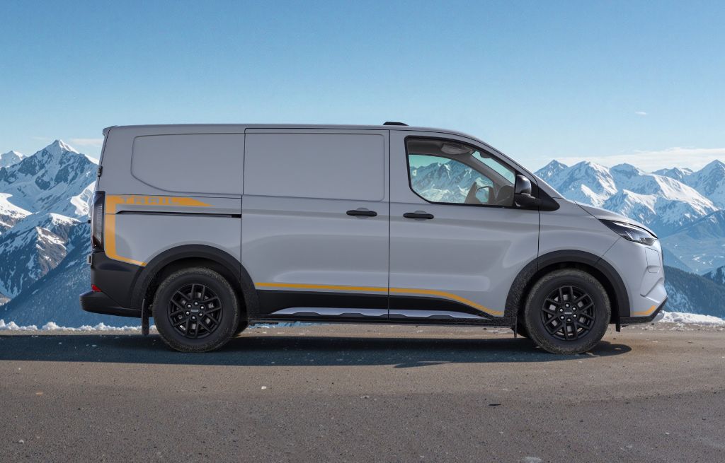 E-Transit Custom AWD från sidan