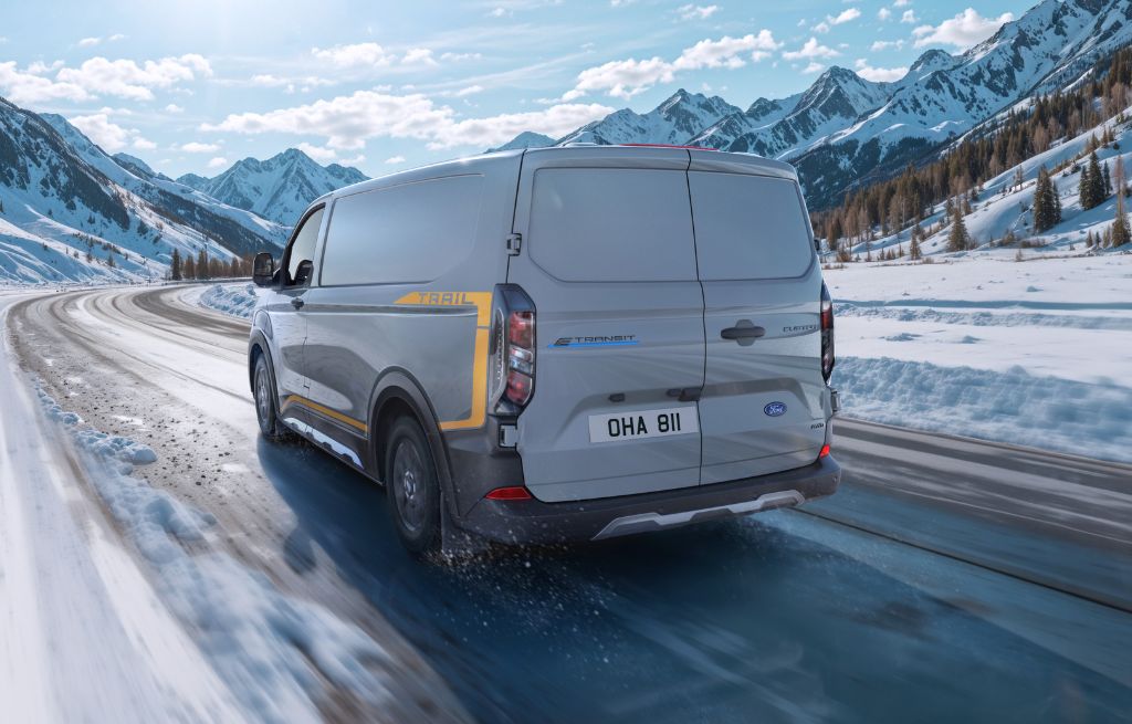 E-Transit Custom på snö