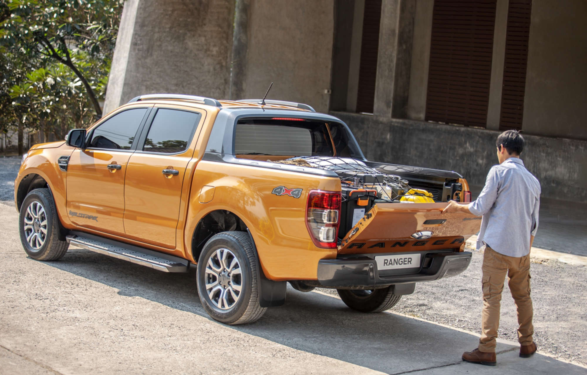 Ford Ranger Work Play ฟอร์ด เรนเจอร์ กระบะพันธุ์แกร่งคู่ใจ