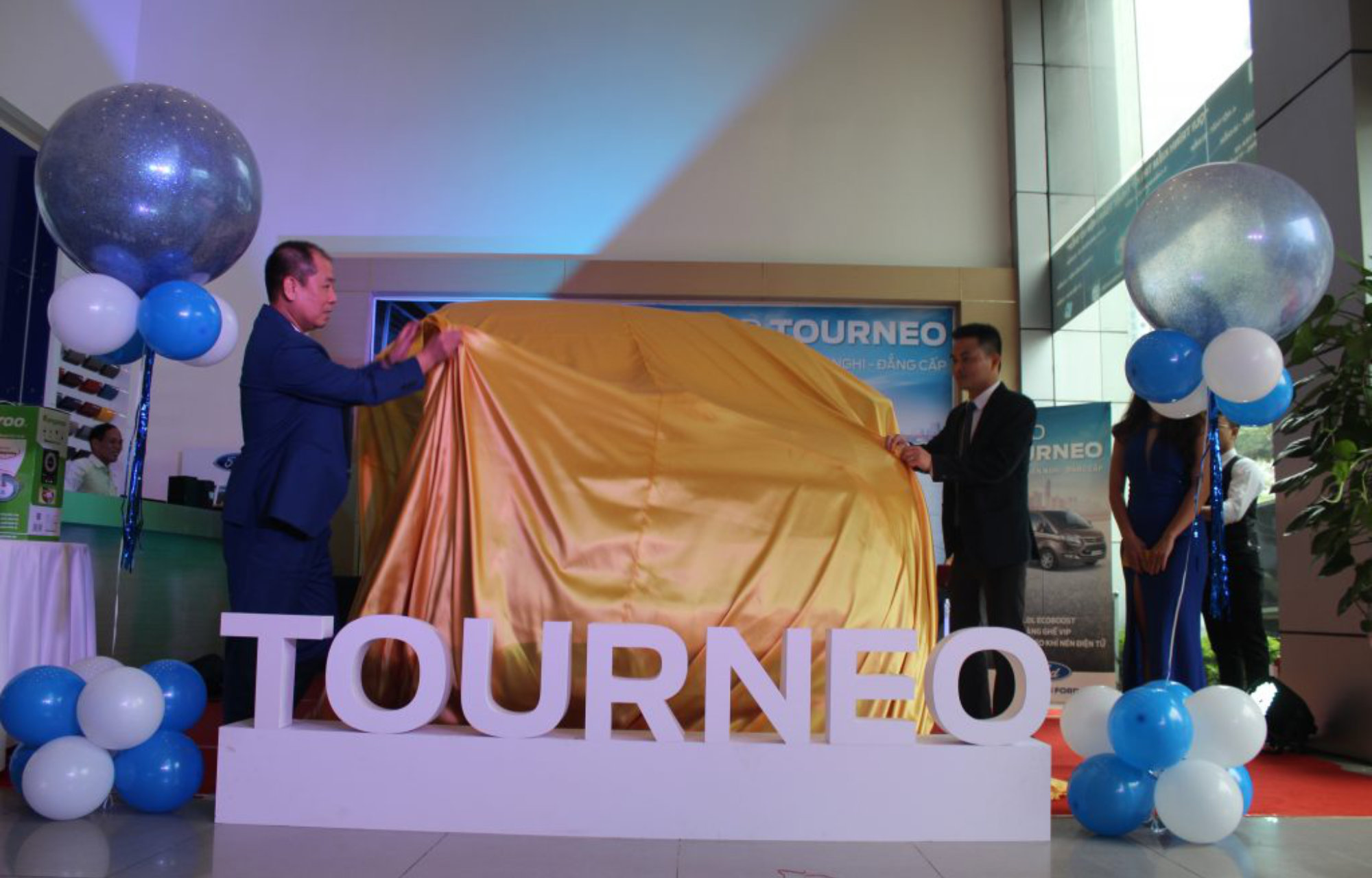 tourneo-ha-thanh-ford